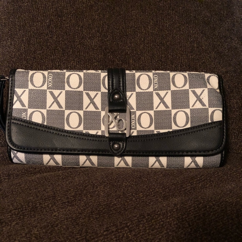 Xoxo clutch